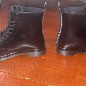 Selling Michael Kors water boots